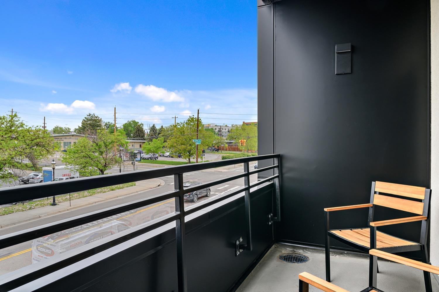 Art-inspired Loft With Mountain View - Zuni Lofts