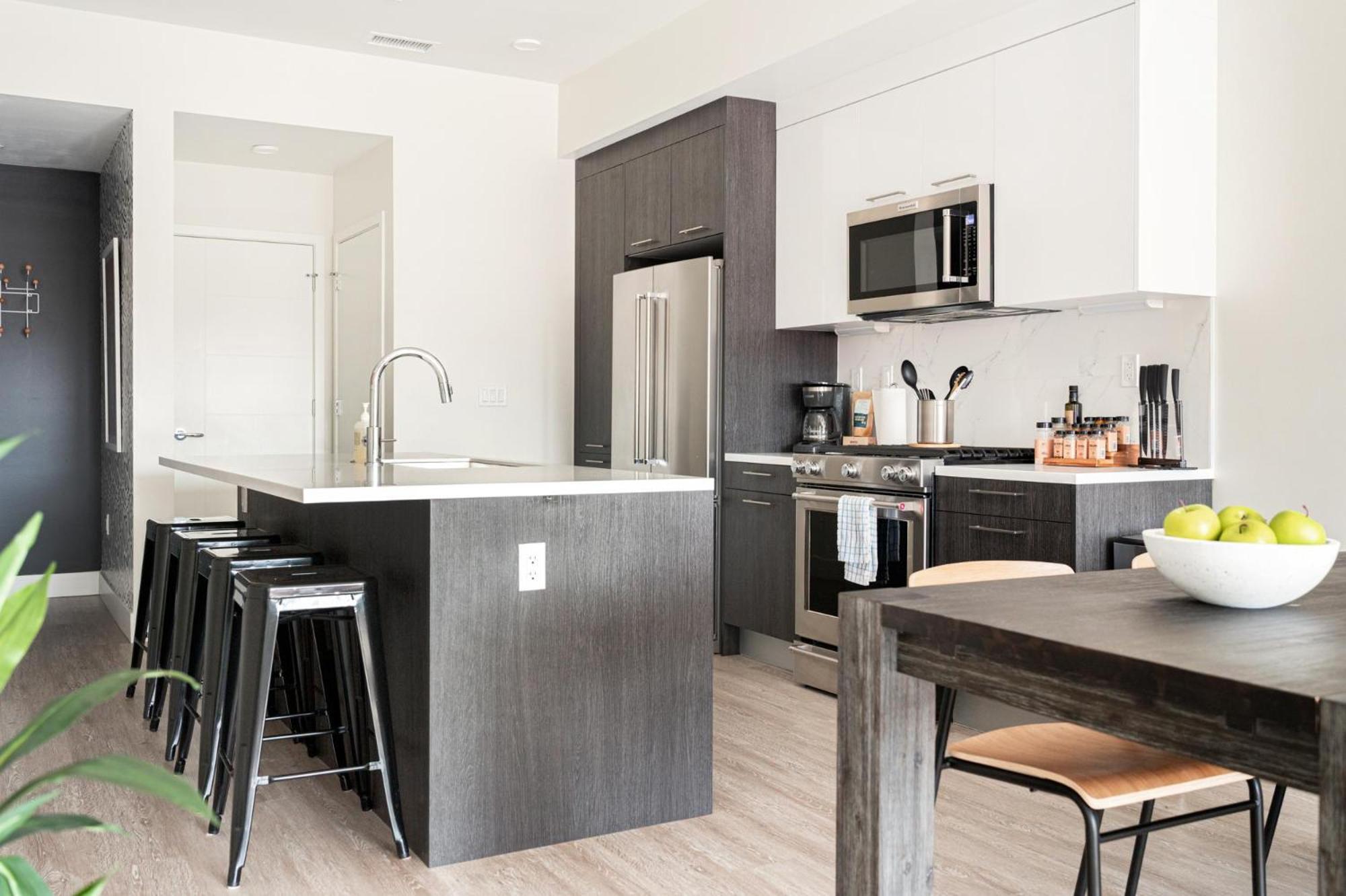 Art-inspired Loft With Mountain View - Zuni Lofts Denver